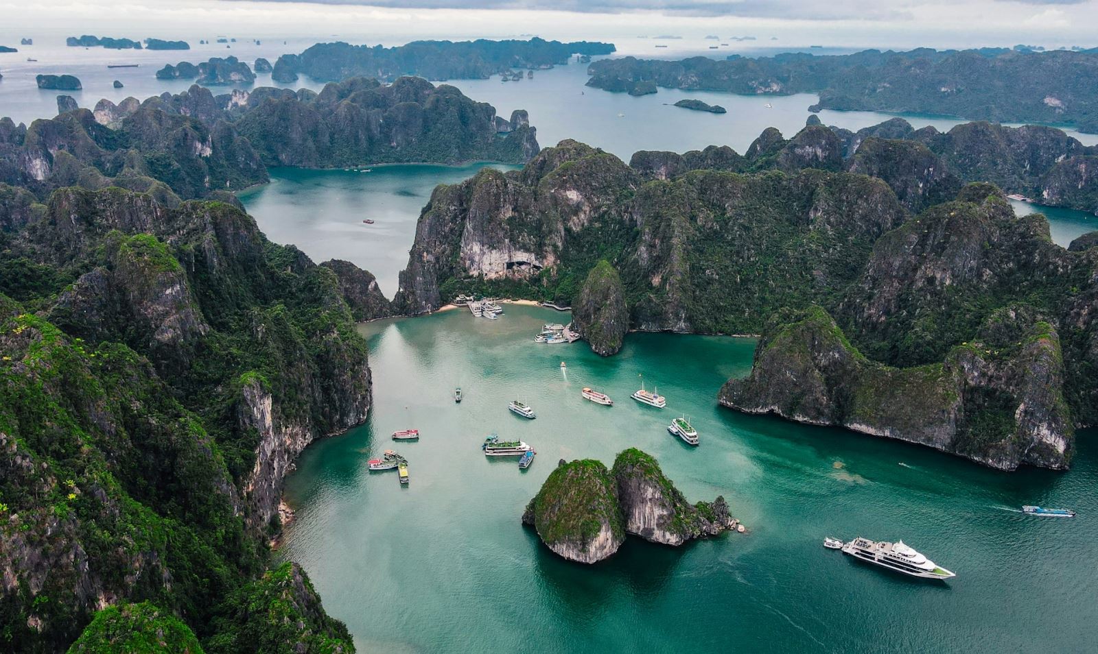 Halong Bay Tours from Hanoi - Tips for Australians 2026 and 2027. Photo from Unsplash.