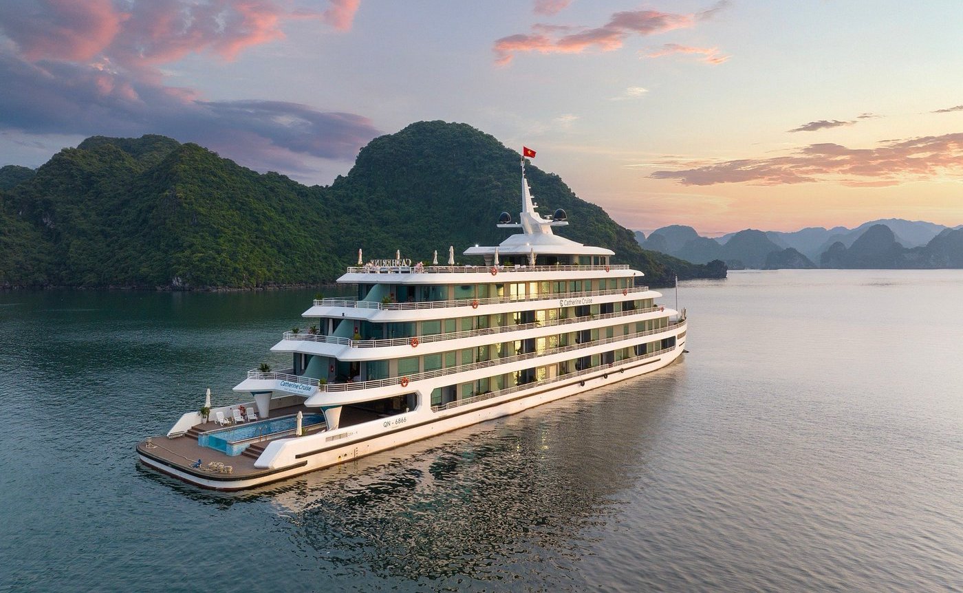 Halong Bay Overnight Cruise from Hanoi: a calmer way to experience the bay (Photo by Catherine Cruises) Halong Bay Overnight Cruise from Hanoi: a calmer way to experience the bay (Photo by Catherine Cruises)