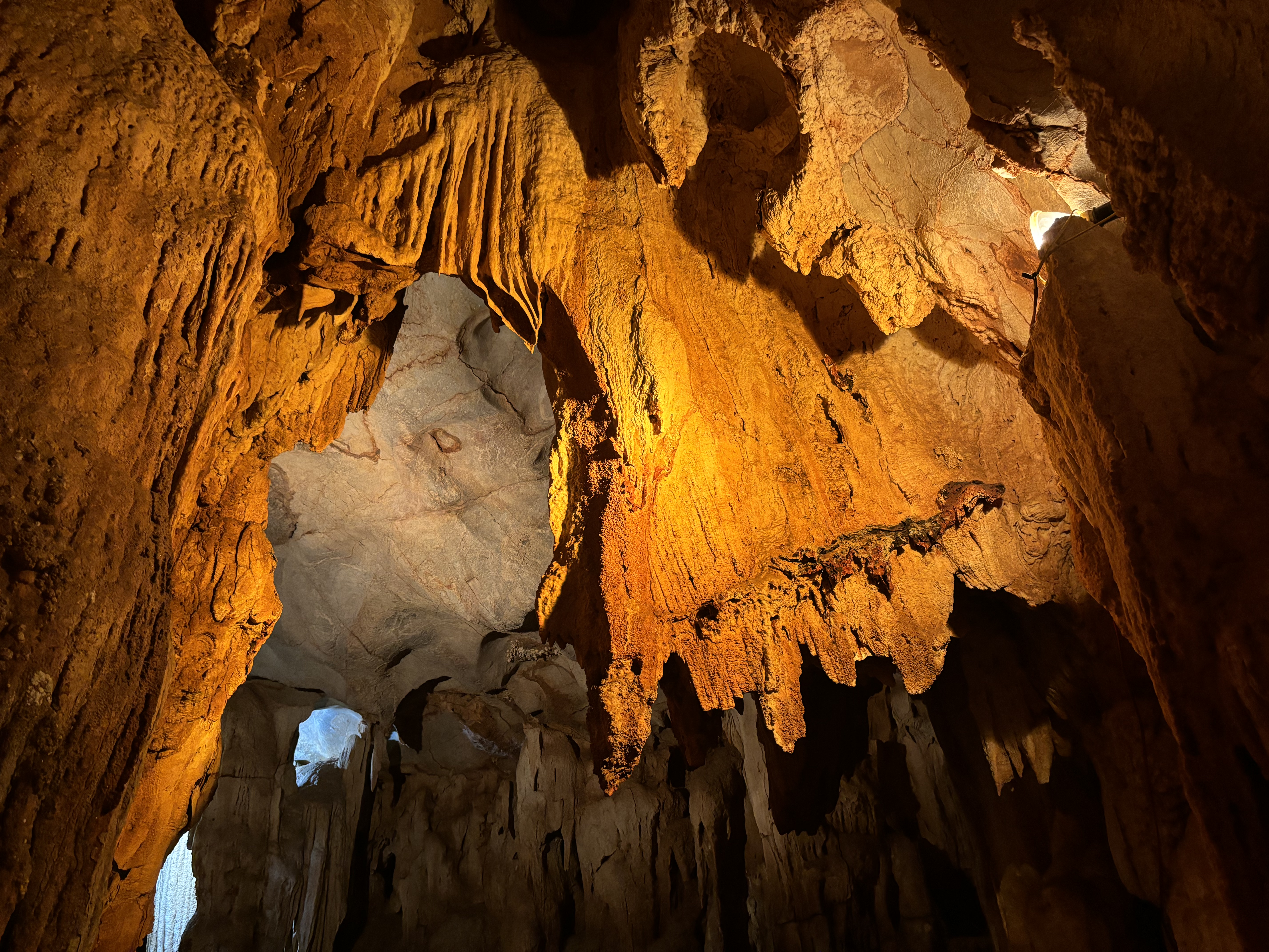 Me Cung Cave. Photo by Vietnam Luxury Cruises.
