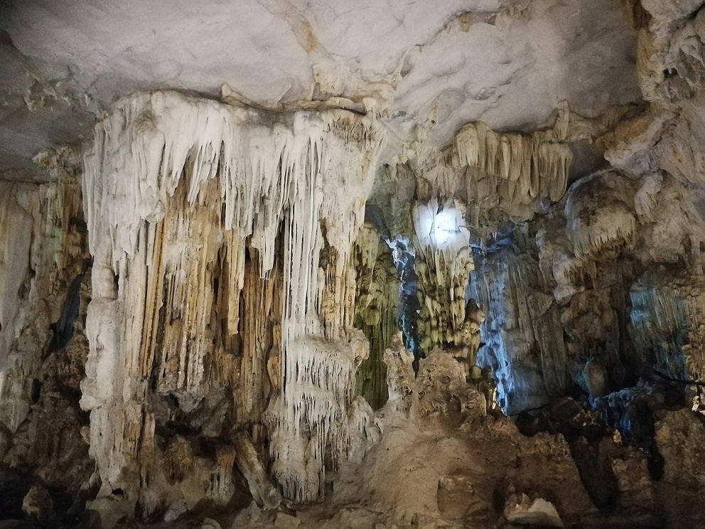 Tien Ong Cave. Photo by Tripadvisor.